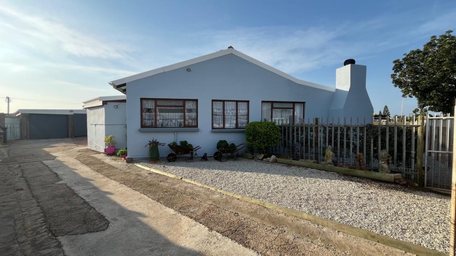 2 Bedroom Property for Sale in Wavecrest Eastern Cape